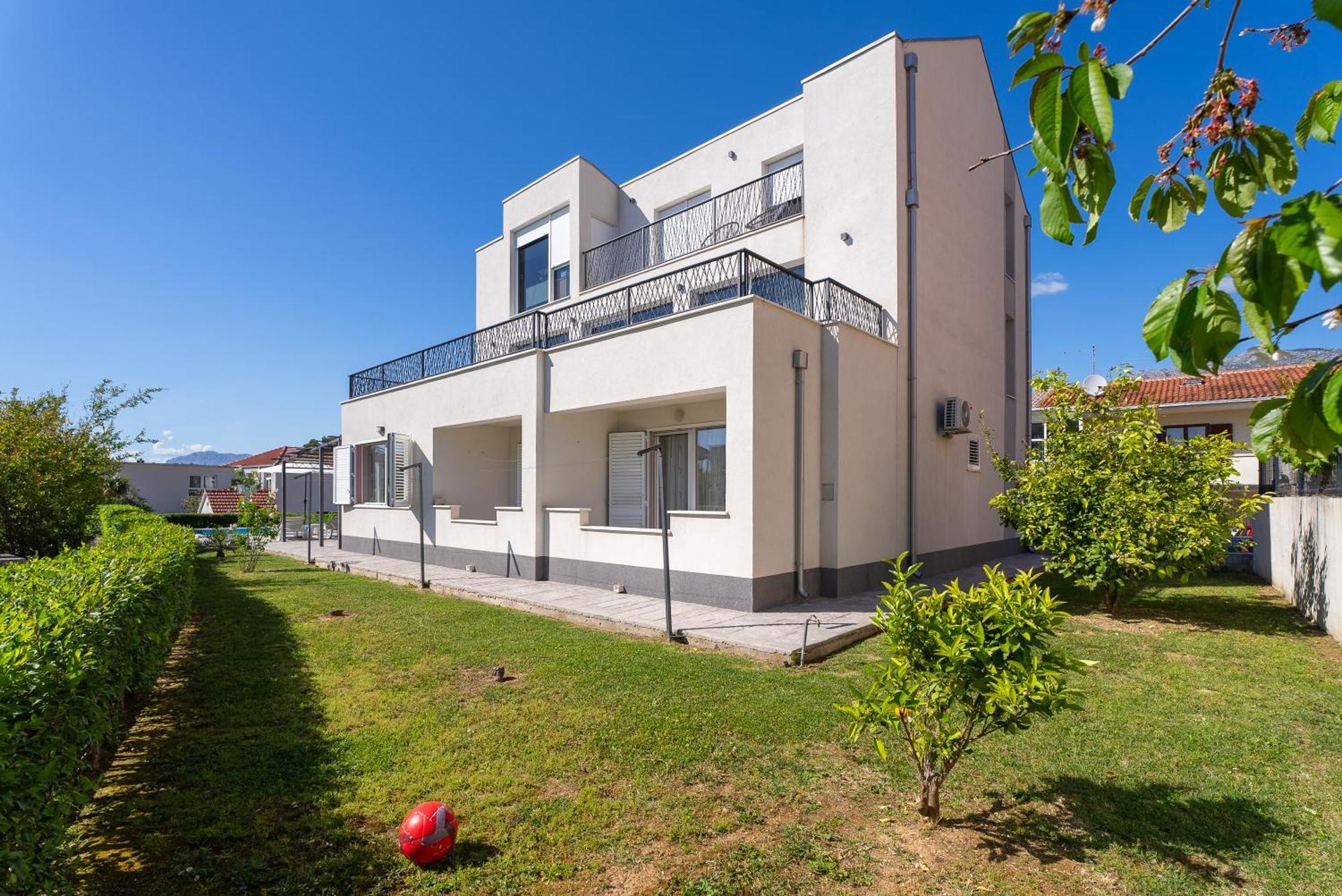 Modern With Private Pool Near Split Holiday home